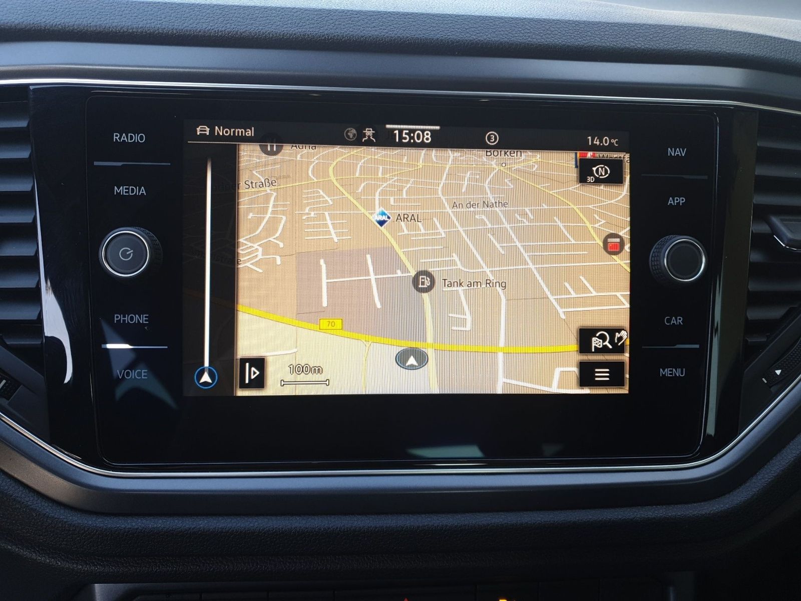 Volkswagen T-Roc 1.5 TSI R-LINE - Samsaru's Car Outlet