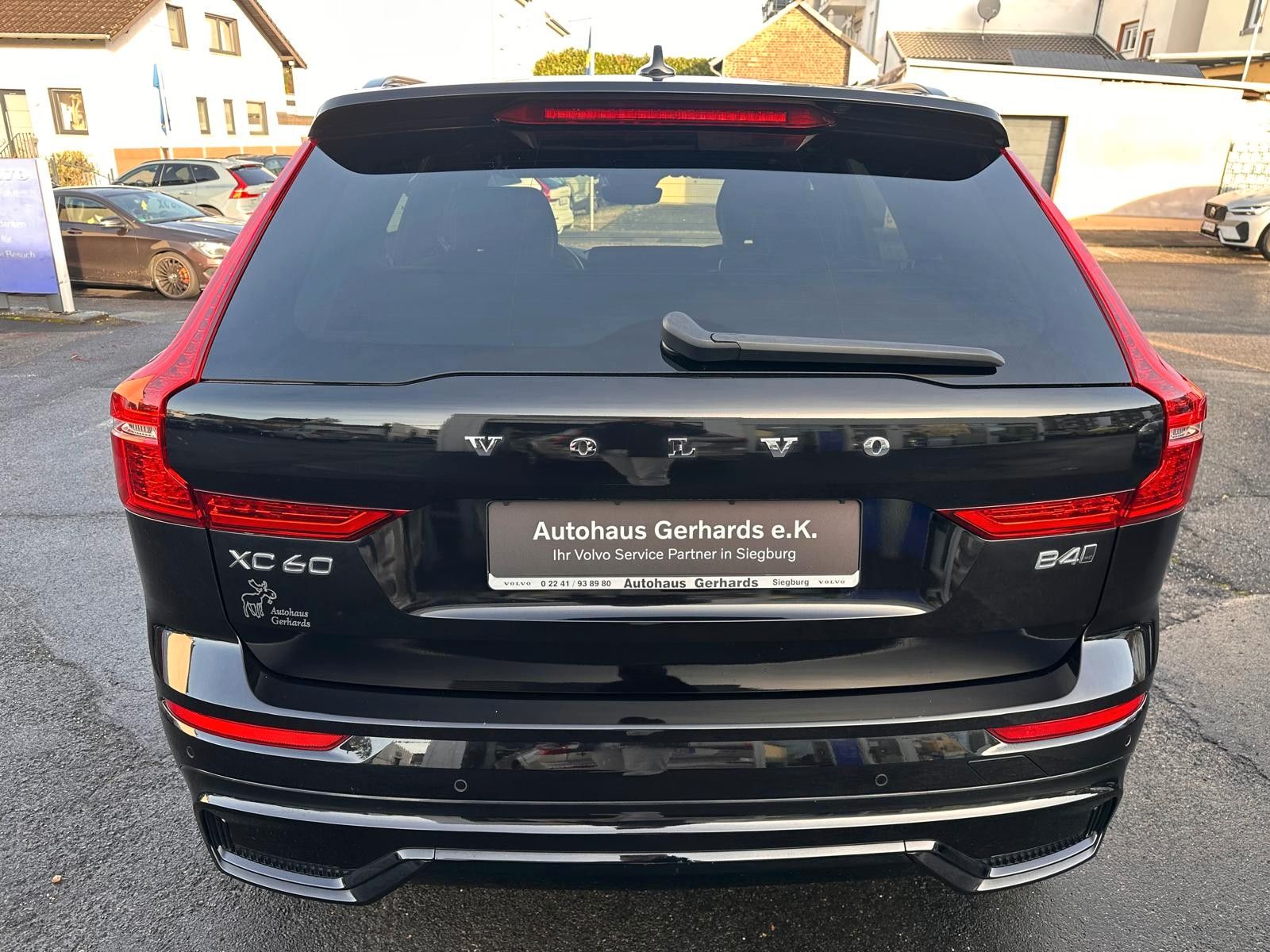 Volvo XC60 B4 AWD R Design AHK,ACC,Standh,Kam