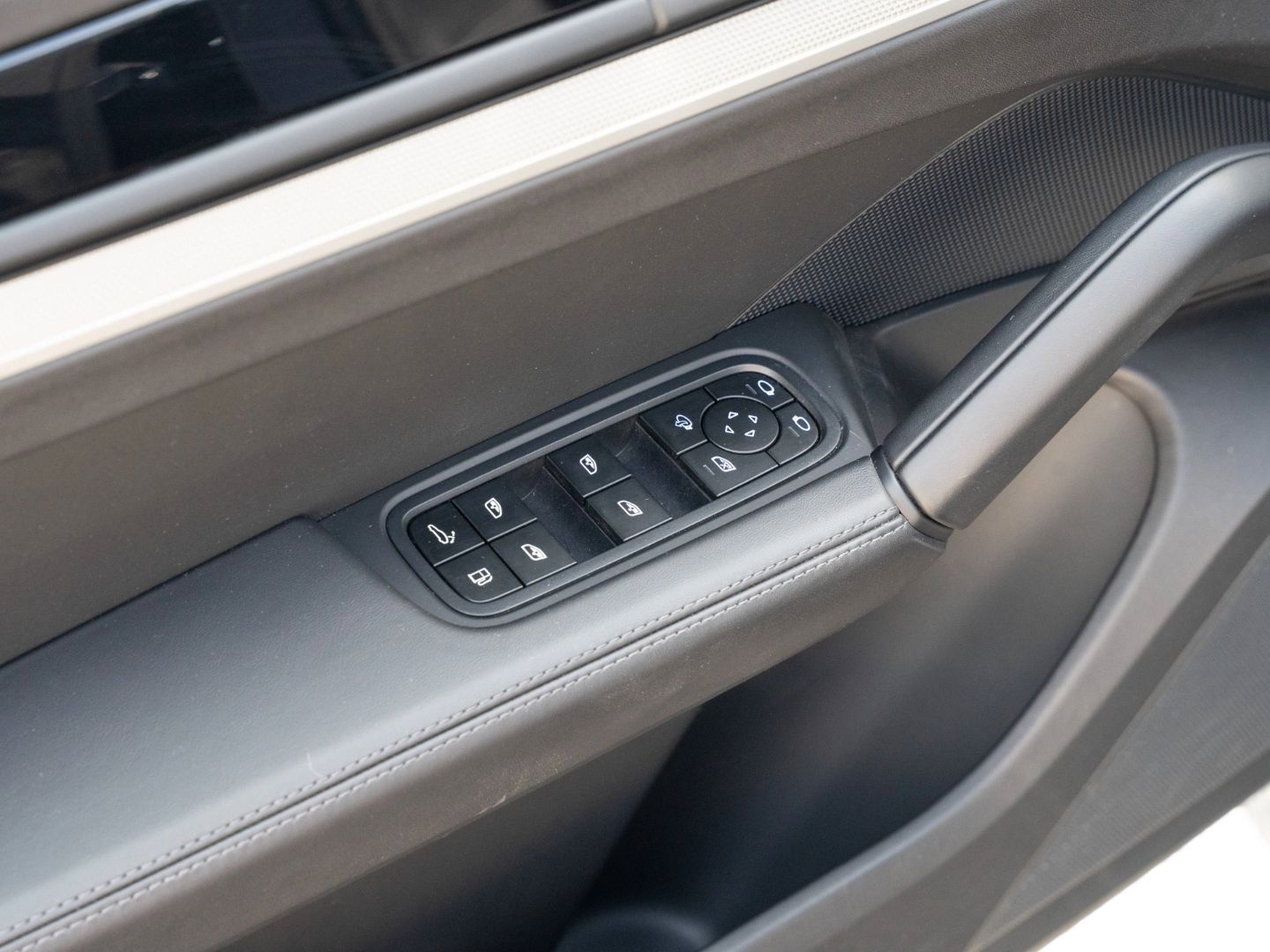 Porsche Cayenne E-Hybrid BOSE AHK 14 Wege Sitze 21 Zoll