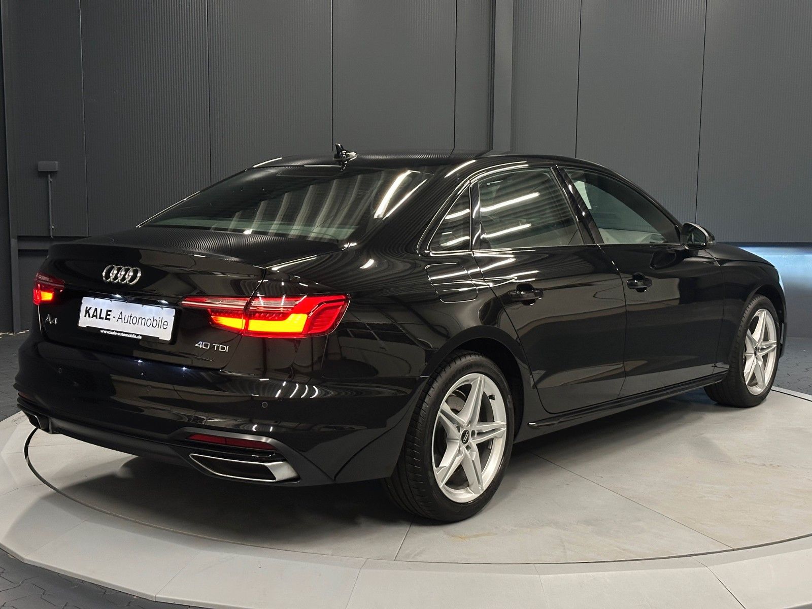 Audi A4 Lim. 40 TDI advanced - Samsaru's Car Outlet
