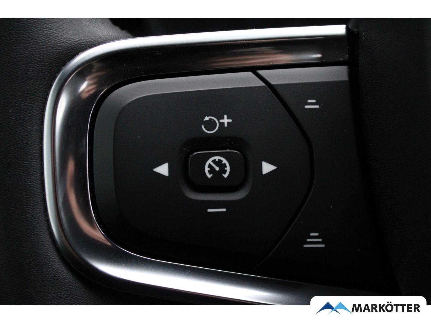 Volvo XC40 Plus Dark Recharge Plug-In Hybrid 2WD AHK