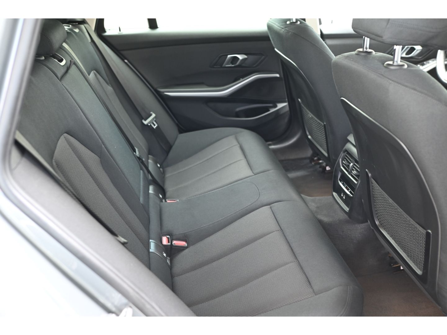 BMW 320d xDrive Touring - Samsaru's Car Outlet