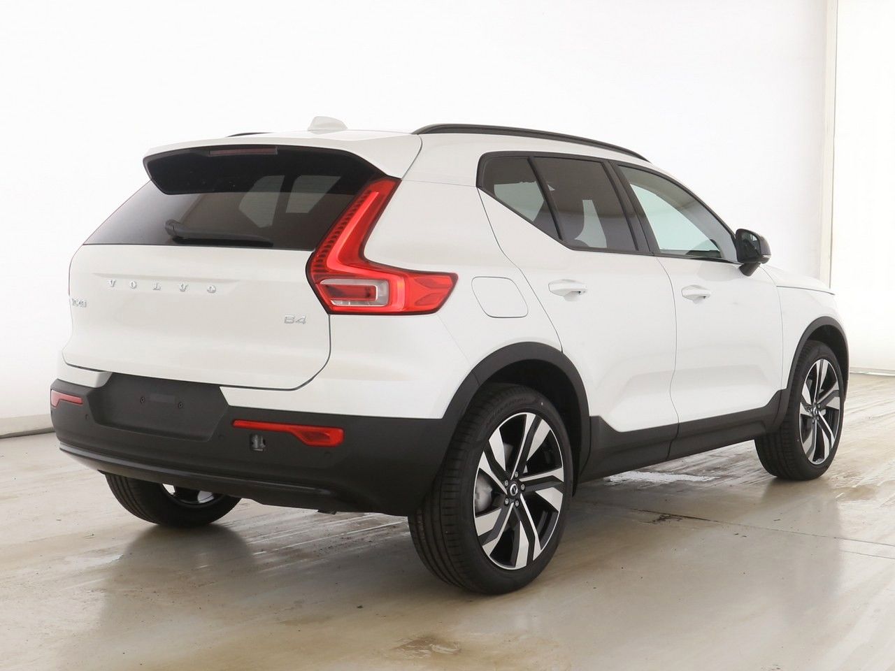 Volvo XC40 B4 DKG Ultra Dark - Samsaru's Car Outlet
