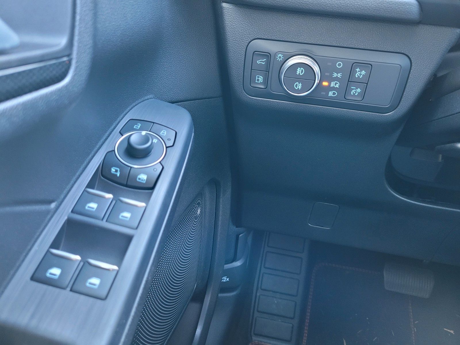 Ford Kuga Plug-In Hybrid ST-Line X - Samsaru's Car Outlet