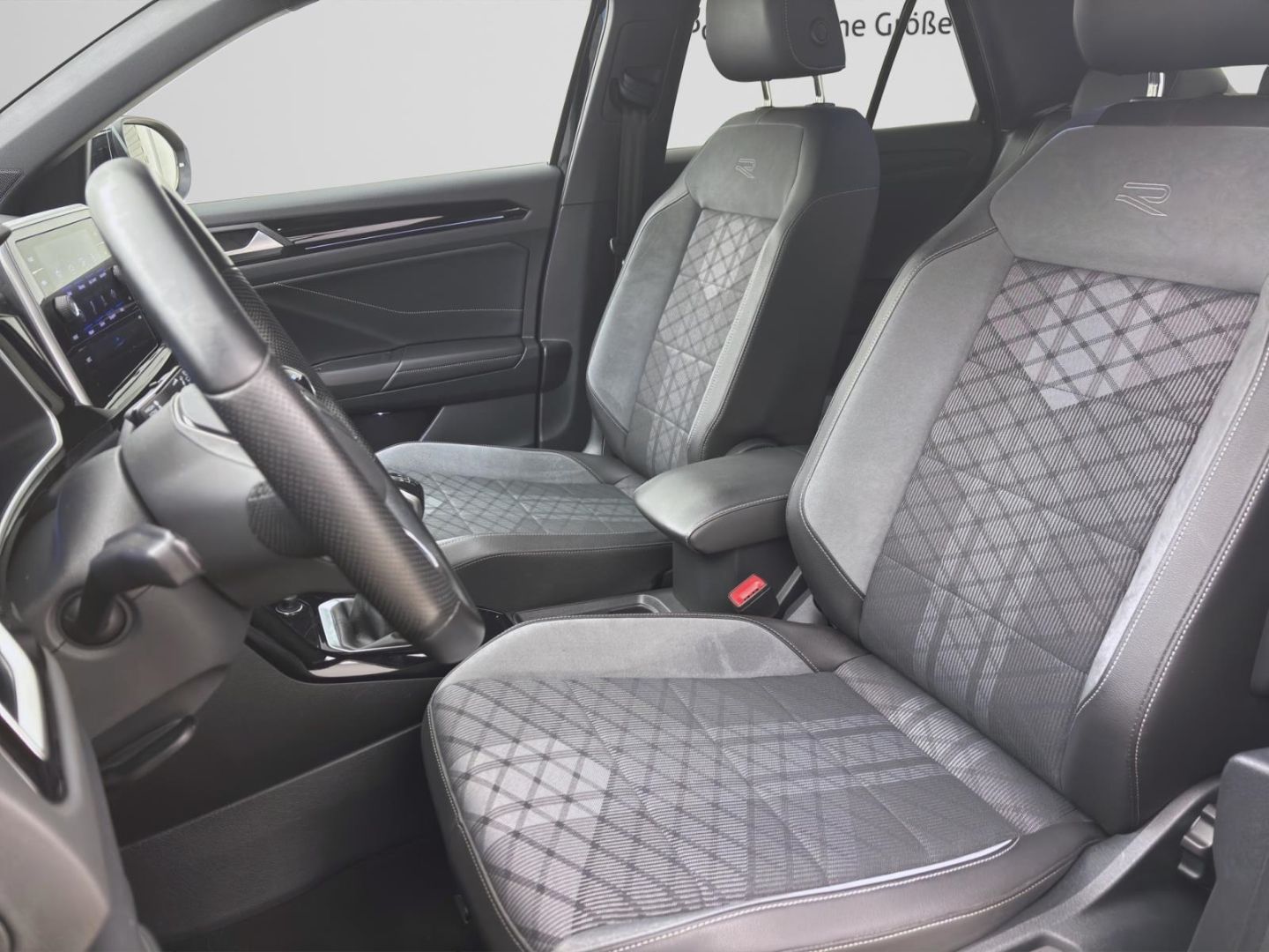 Volkswagen T-Roc 1.0 TSI R-LINE - Samsaru's Car Outlet