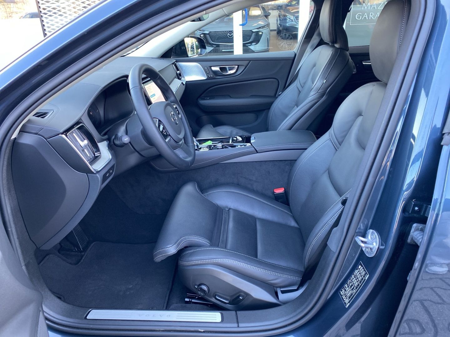 Volvo V60 T6 AWD Ultra Dark Recharge B&W HUD Pano-Dach