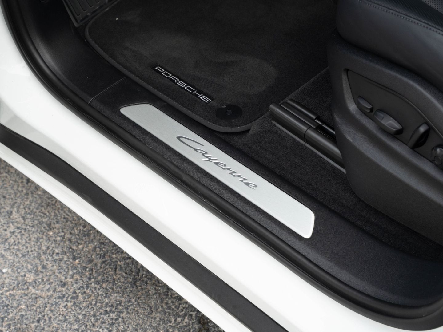 Porsche Cayenne E-Hybrid Coupe InnoDrive Surround View