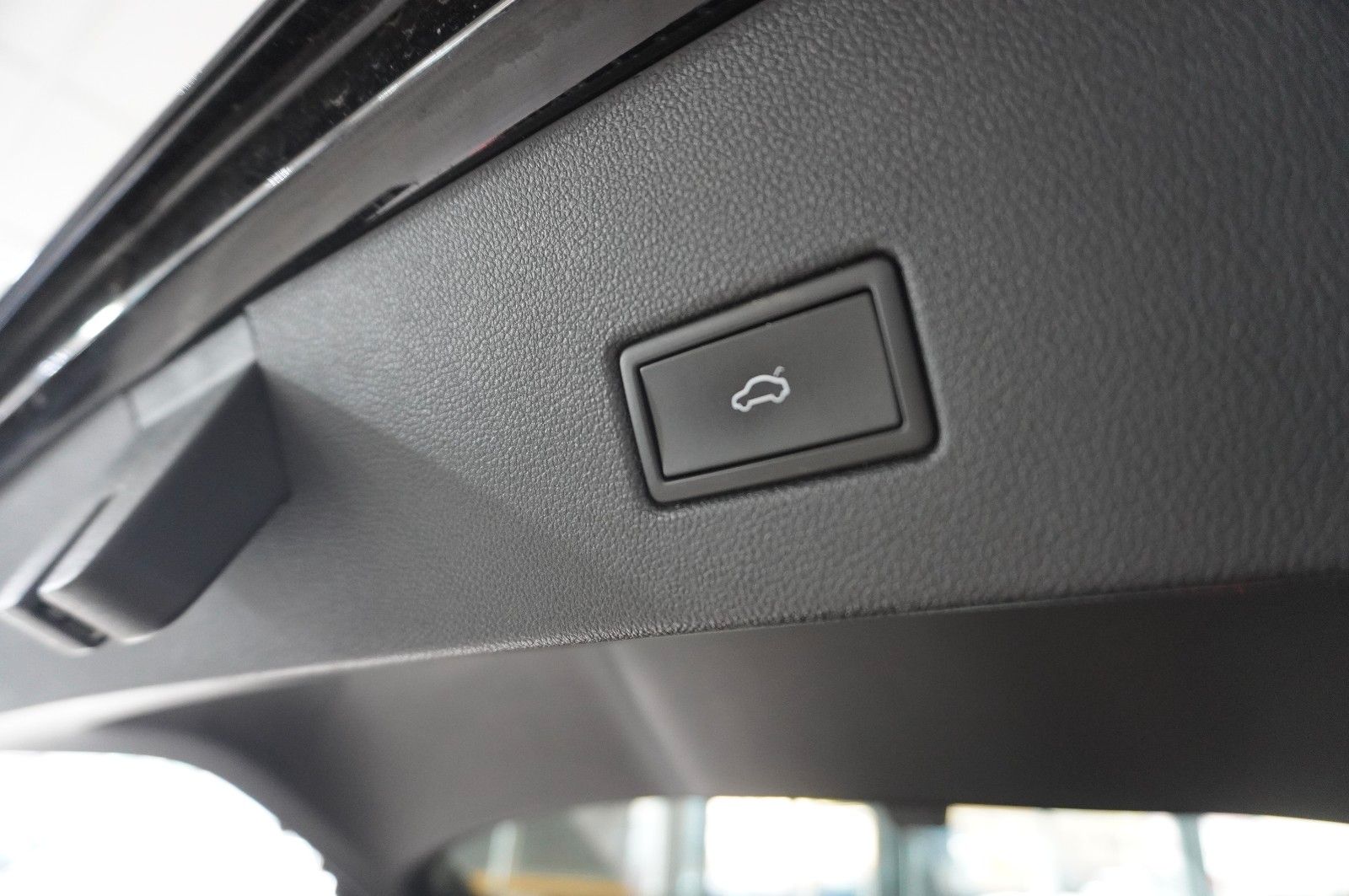 Volkswagen T-Roc 2.0D R-LINE 4MOTION - Samsaru's Car Outlet