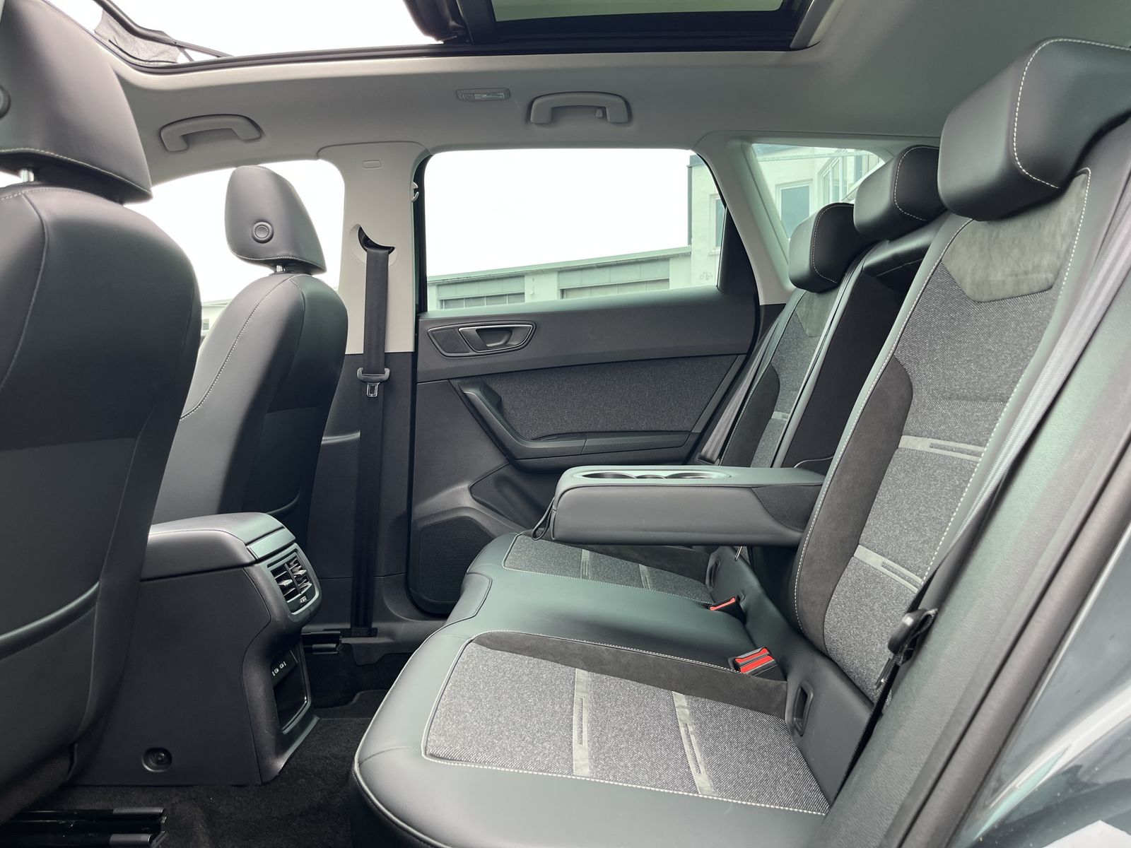Seat Ateca 1.5 TSI DSG Xperience AHK PANO Navi 360RFK