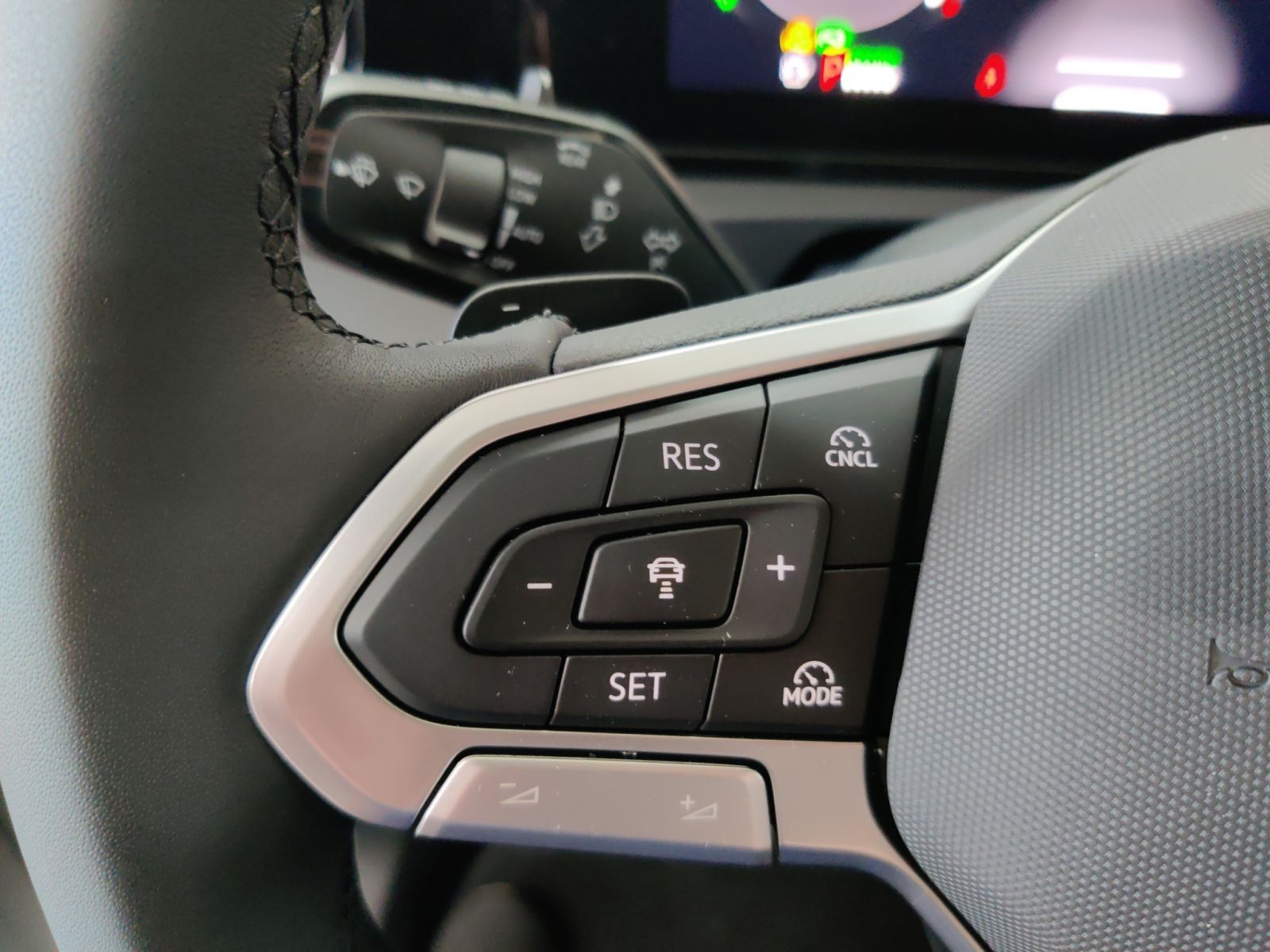 Volkswagen Tiguan Elegance 1.5 eHybrid AHK/HD-Matrix/"Dark"