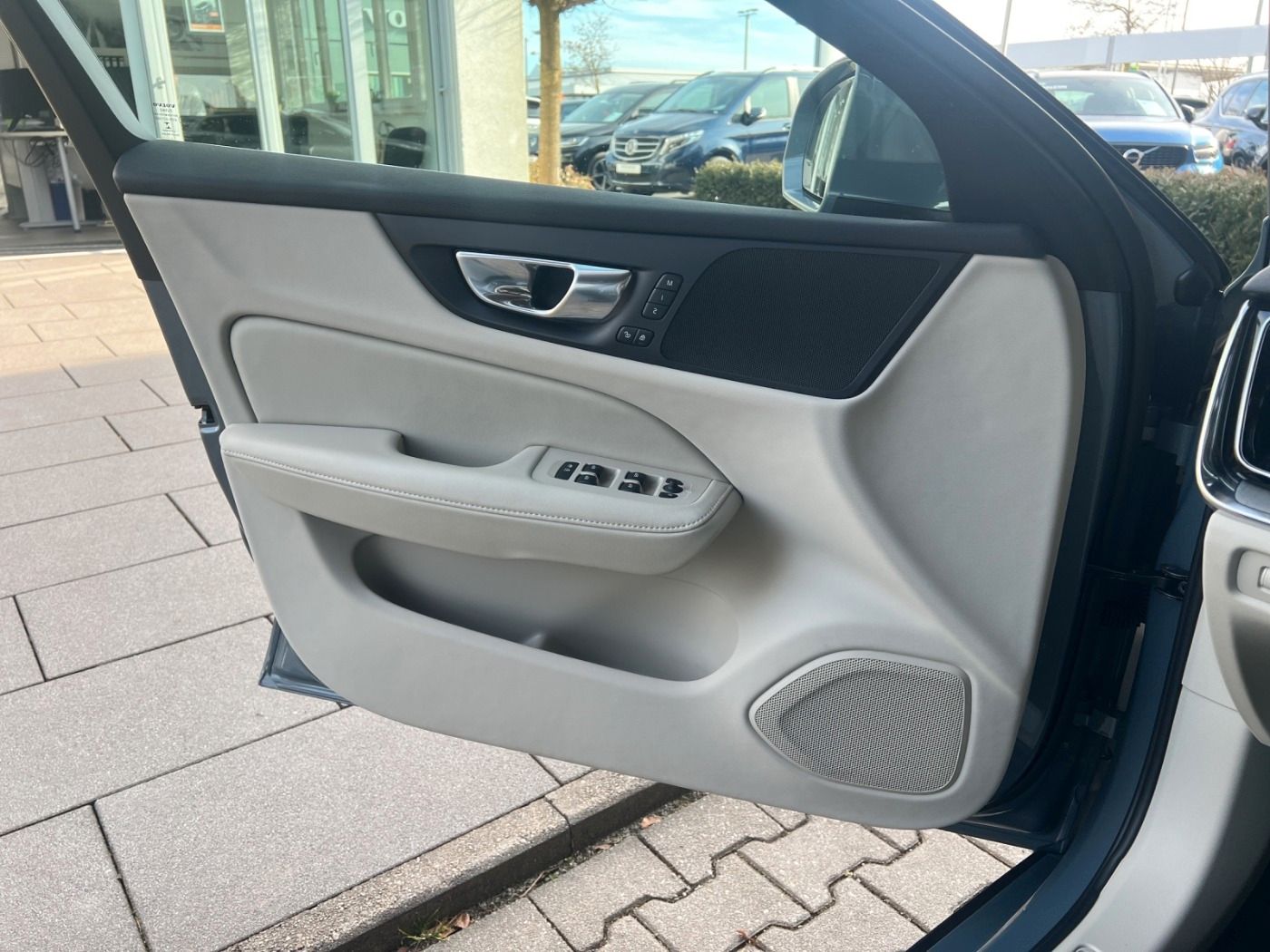 Volvo V60 T6 Plus Bright Recharge AHK,Kamera,DAB
