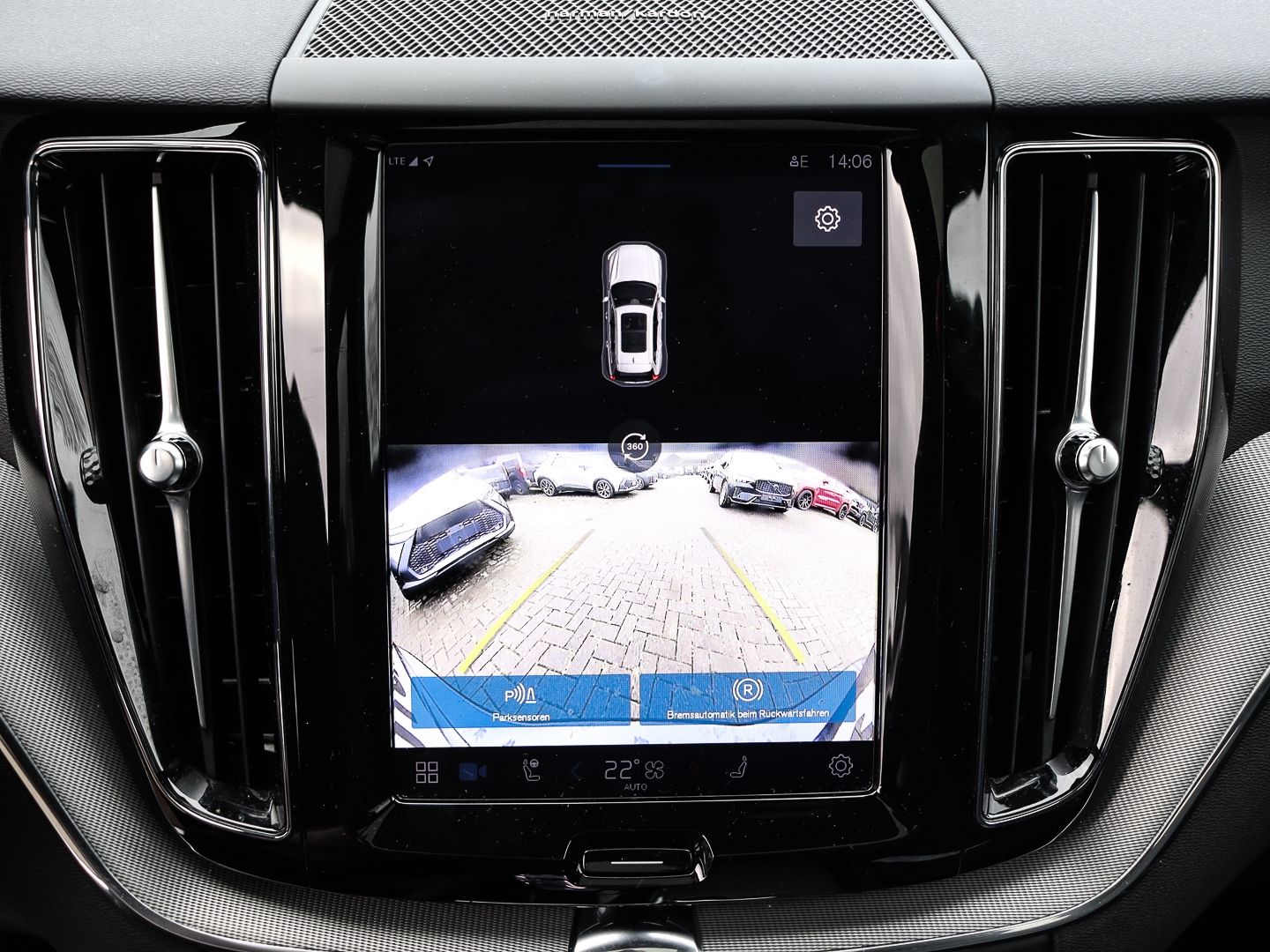 Volvo XC60 Plus Black Edition Recharge Plug-In Hybrid