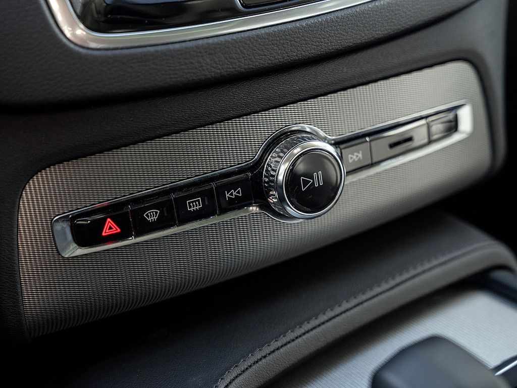 Volvo XC90 B5 AWD Plus Bright Panorama, AHK