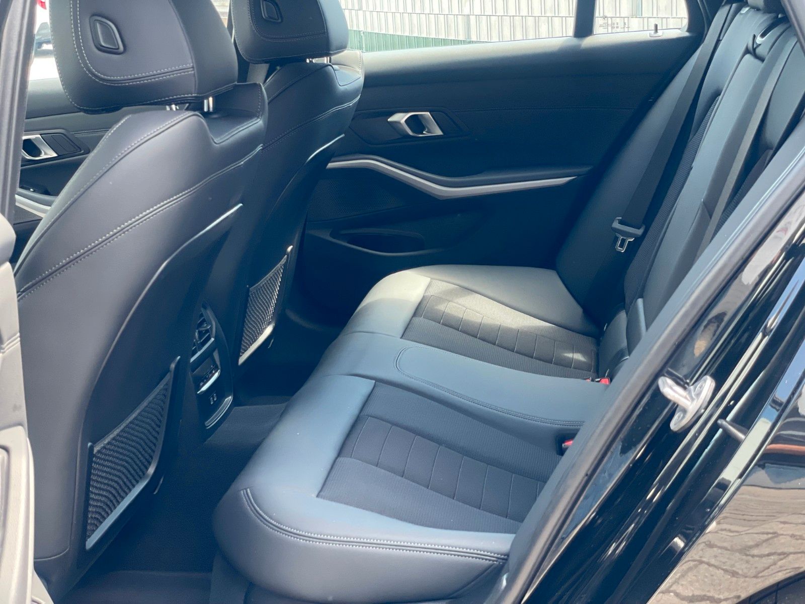 BMW 320d xDrive Touring - Samsaru's Car Outlet