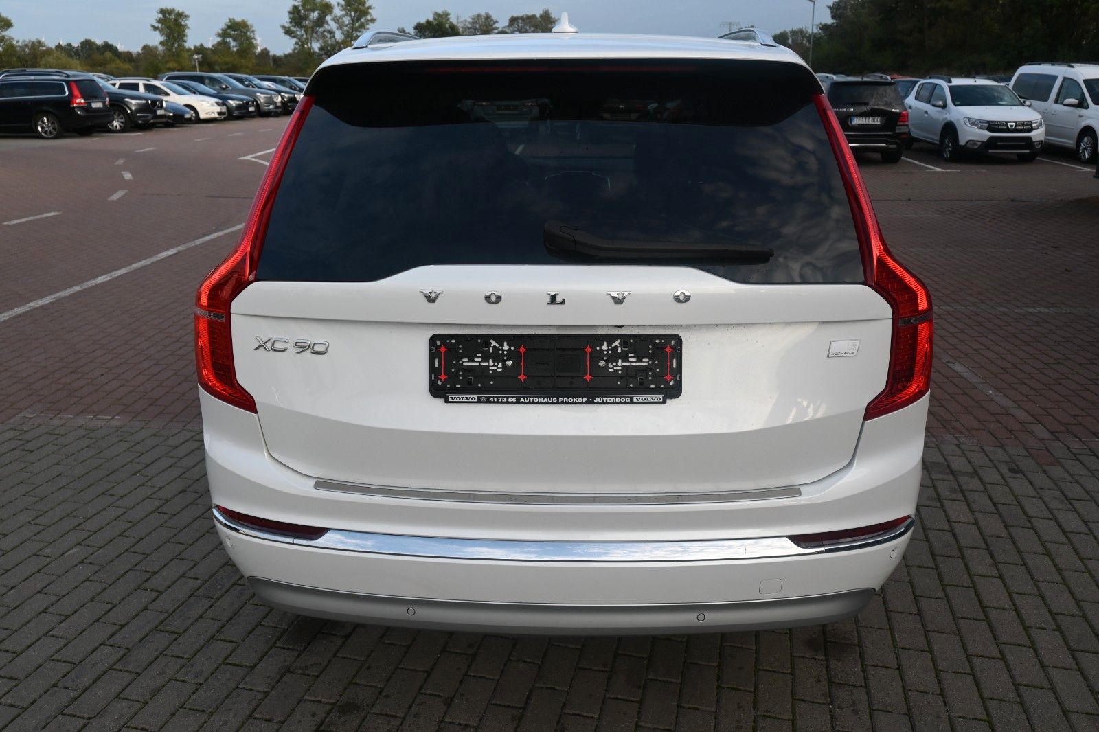 Volvo XC90 Inscription PHEV AWD - Samsaru's Car Outlet