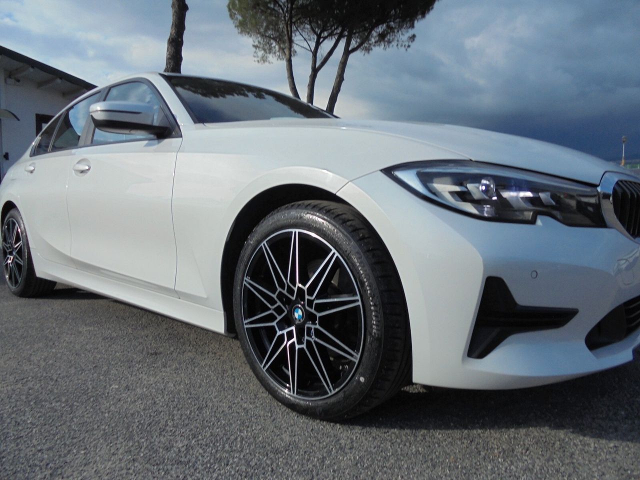 BMW 320 320d 48V Business Advantage - Samsaru's Car Outlet