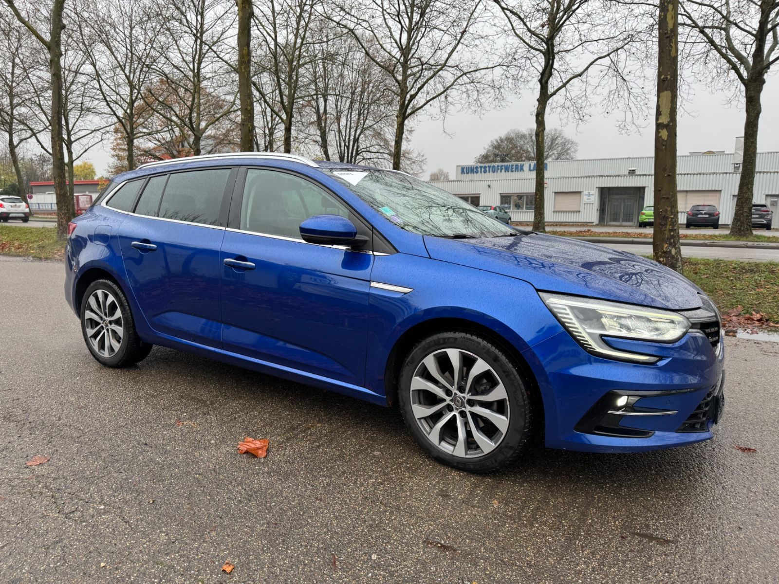 Renault Megane TCe 140 Intens Grandtour - Samsaru's Car Outlet