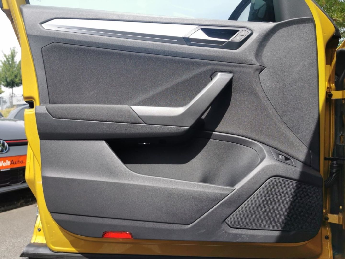 Volkswagen T-Roc Active 1.5 TSI DSG - Samsaru's Car Outlet
