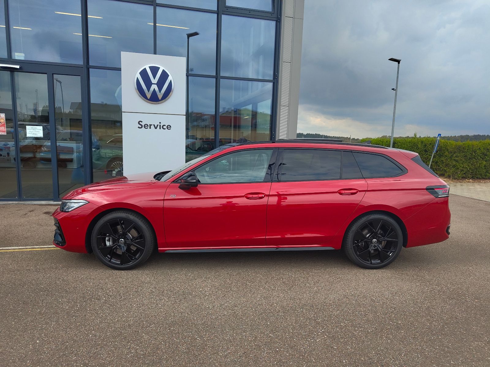 Volkswagen Passat R-Line 2.0 TSI 265PS 4MO/AHK/StHZ/DCC/ASG