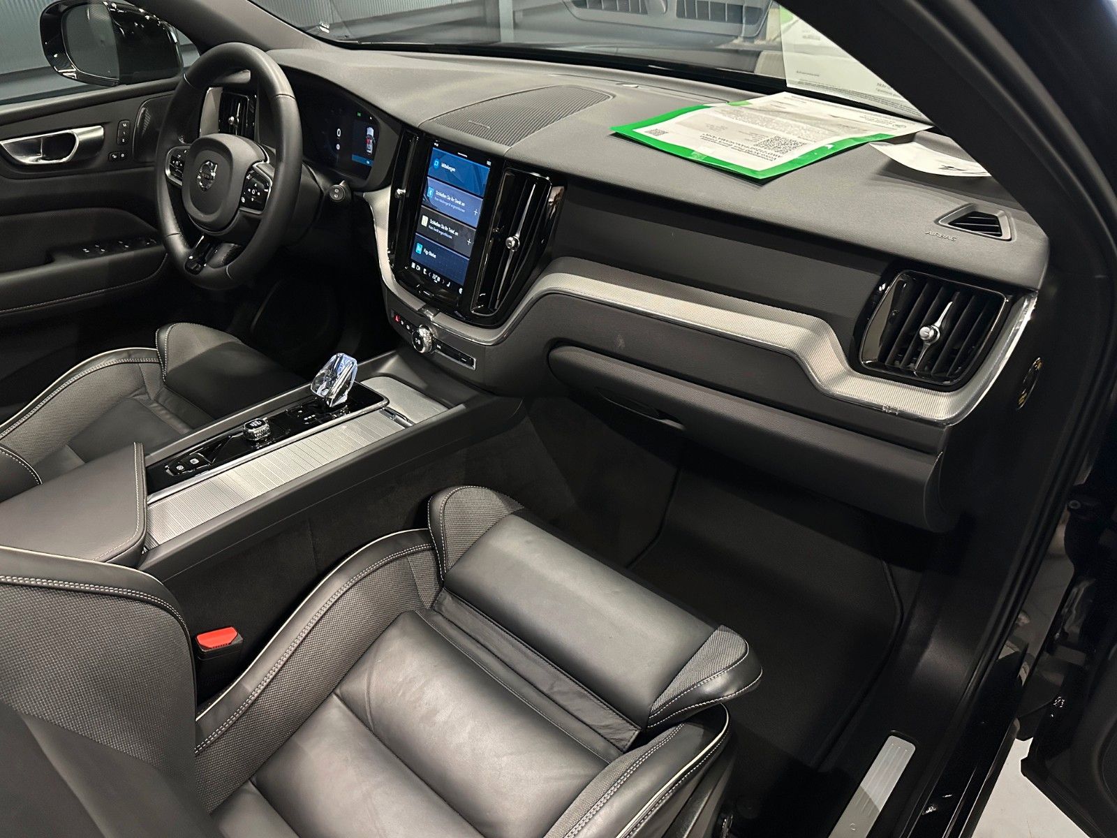 Volvo XC60 Plus Black Edition AWD*21Zoll*PANORAMA*AHK*