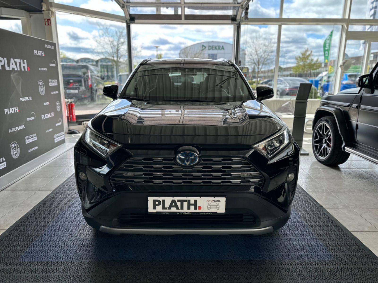 Toyota RAV 4 Hybrid - Samsaru's Car Outlet