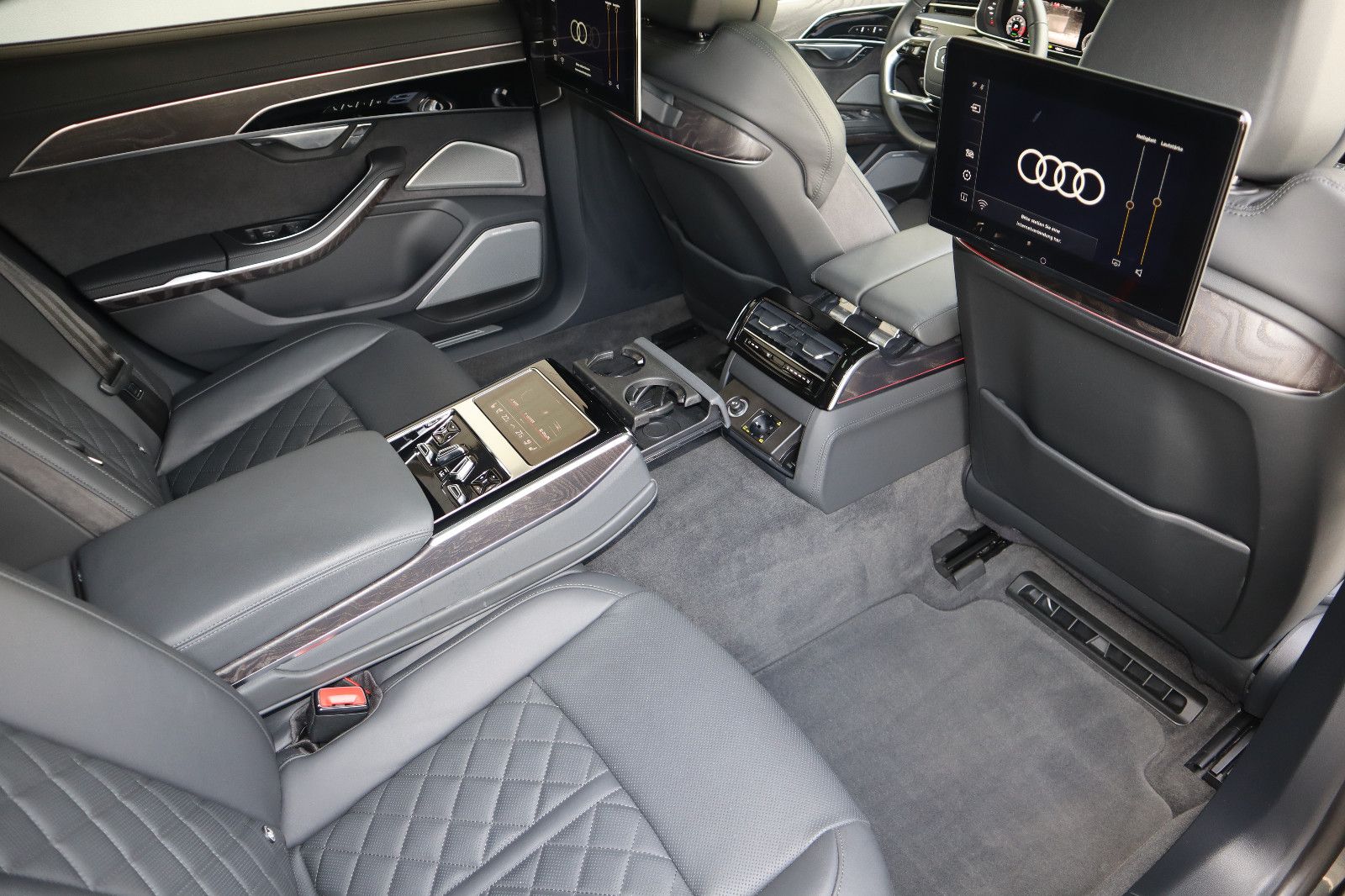 Audi A8L 60 TFSIe lang S-Line BLACK - Samsaru's Car Outlet