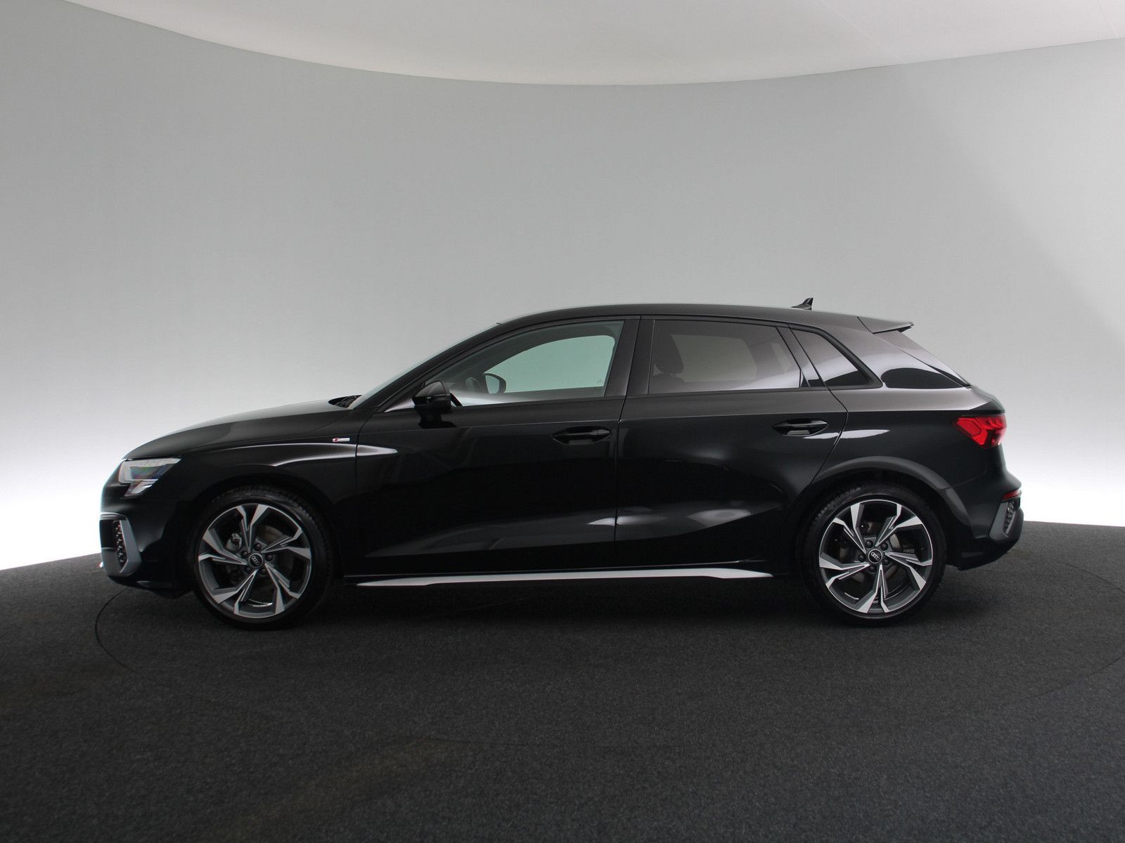 Audi A3 Sportback 30 TDI S line - Samsaru's Car Outlet