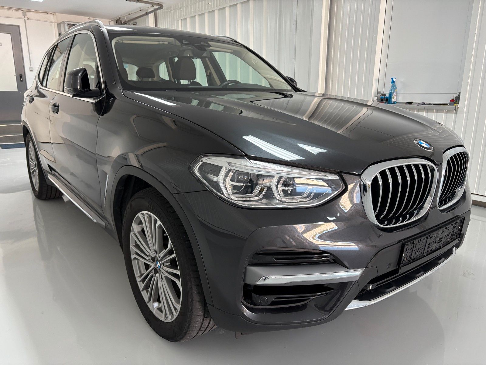 BMW X3 xDrive 30 e Luxury Line - Samsaru's Car Outlet
