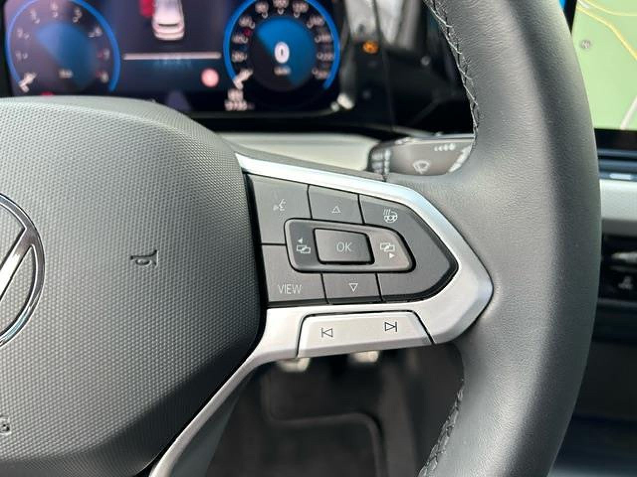 Volkswagen Golf VIII Move 1.5 l TSI - Samsaru's Car Outlet