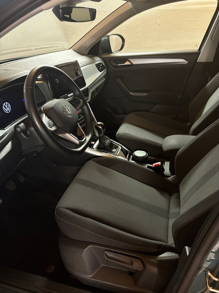 Volkswagen T-Roc Life - Samsaru's Car Outlet