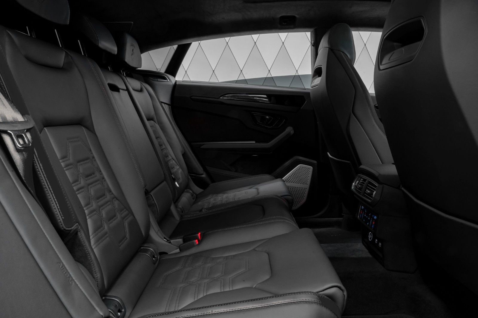 Lamborghini Urus 4.0 V8 PHEV SE Black - Samsaru's Car Outlet