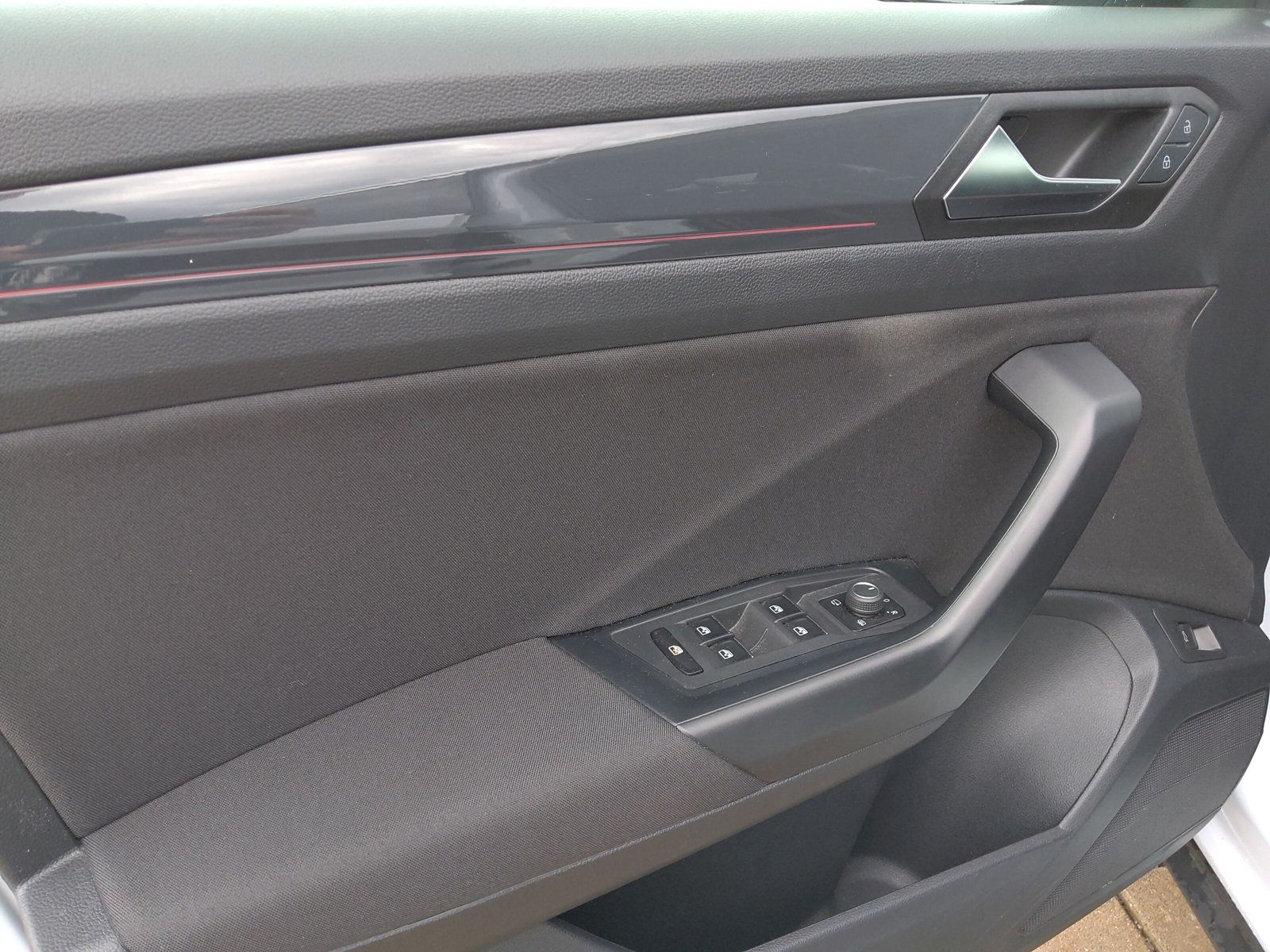 Volkswagen T-ROC R line - Samsaru's Car Outlet