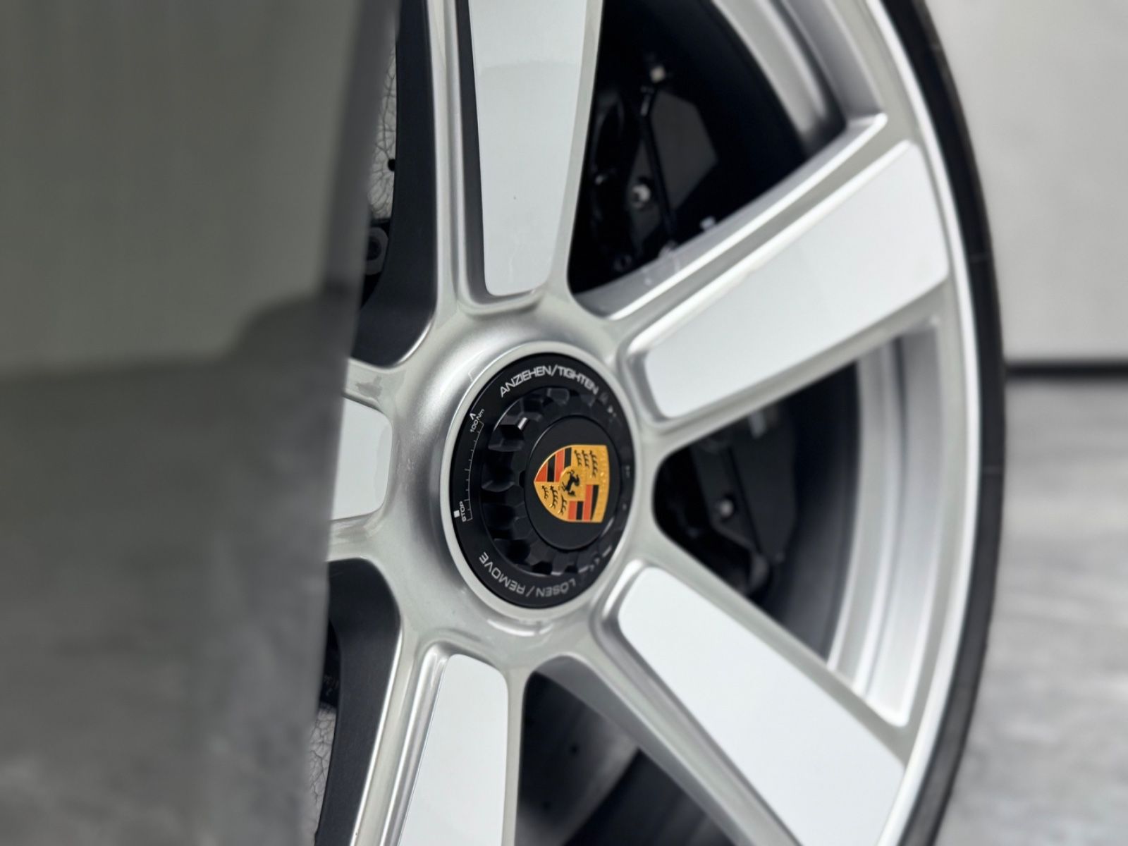 Porsche 992 Turbo50 HERITAGE BLANCO COC PY25