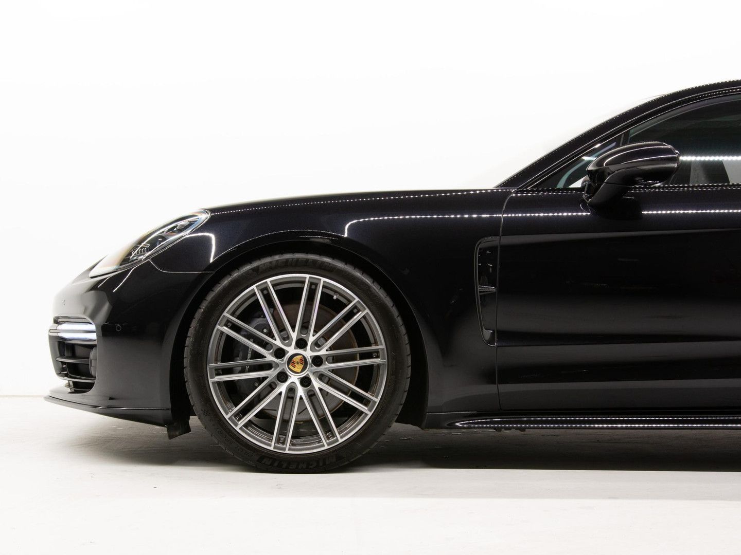 Porsche Panamera 4 E-Hybrid Platinum Edition