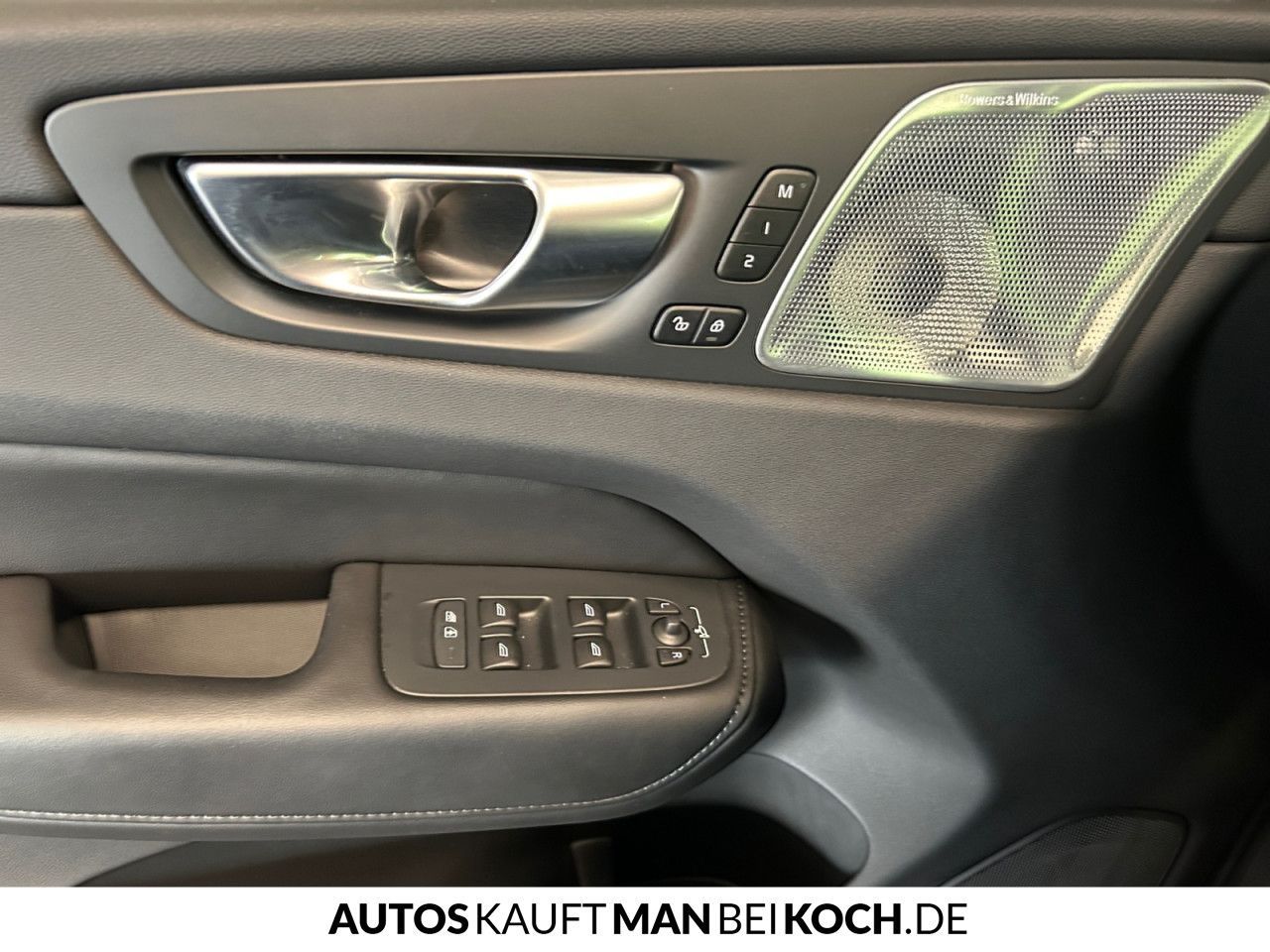 Volvo XC60 B4D Ultimate Dark AWD - Samsaru's Car Outlet
