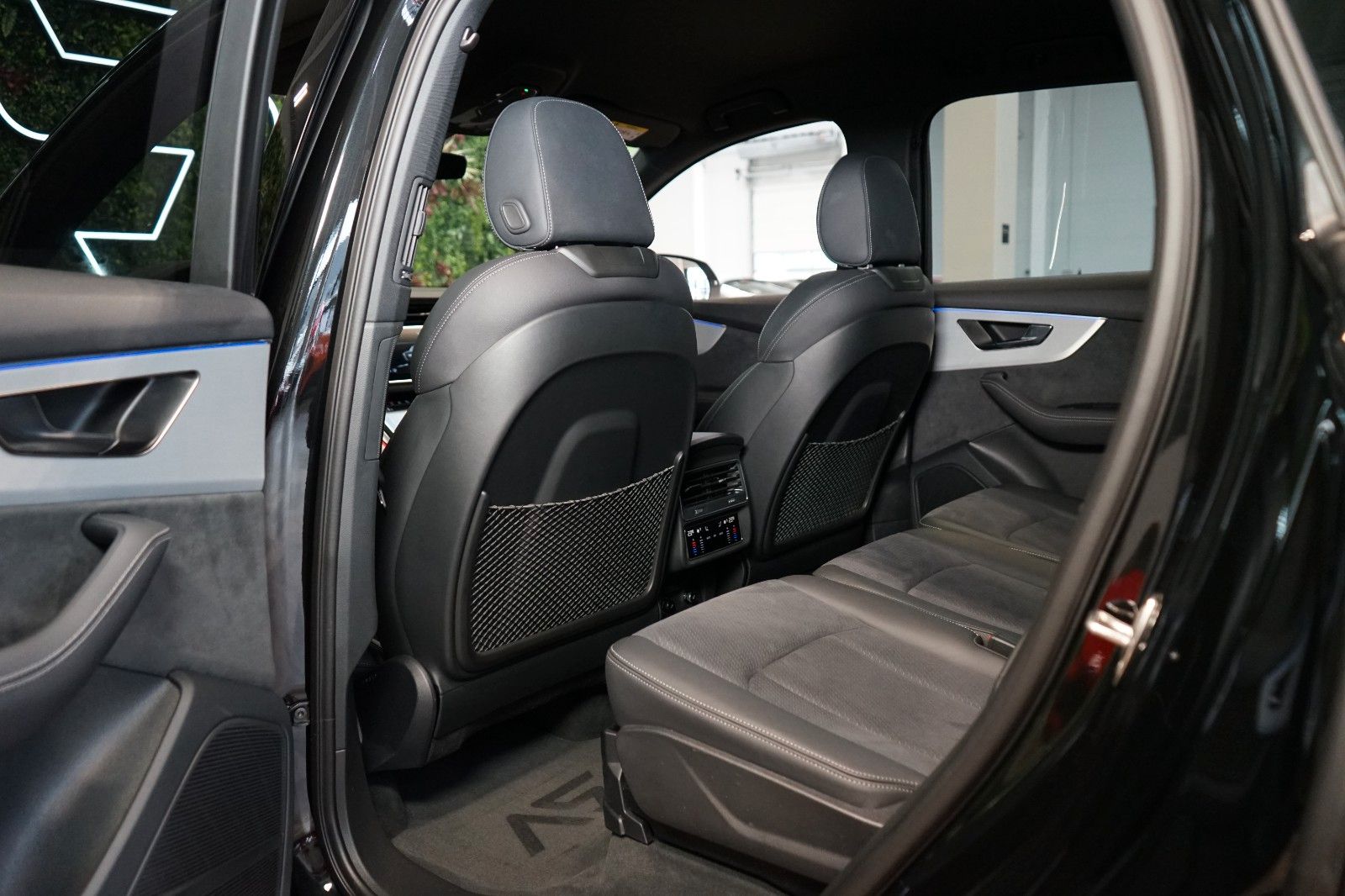 Audi Q7 50 TDI*S-LINE*TOW*OLED*AUX.HEAT*CZ*73.636€ NETTO