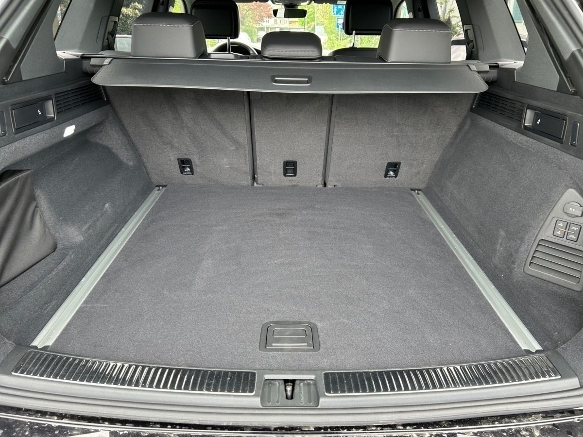 Volkswagen Touareg 3.0 TDI 4M R-Line - Samsaru's Car Outlet