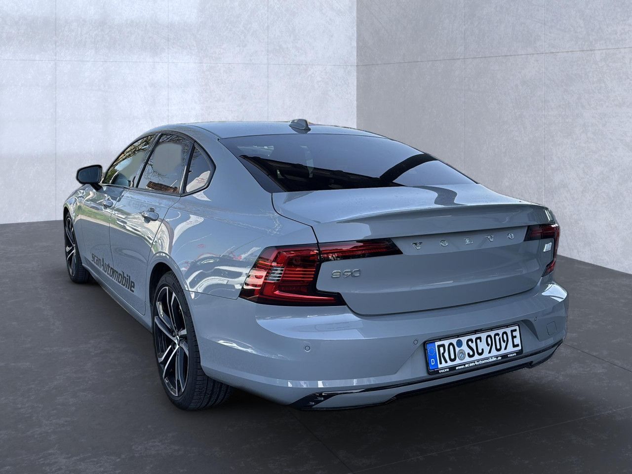 Volvo S90 Plus Dark Recharge Plug-In Hybrid AWD LED