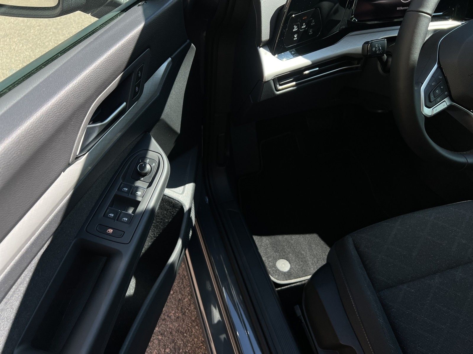 Volkswagen Golf Variant VIII eTSI Life DSG - Samsaru's Car Outlet