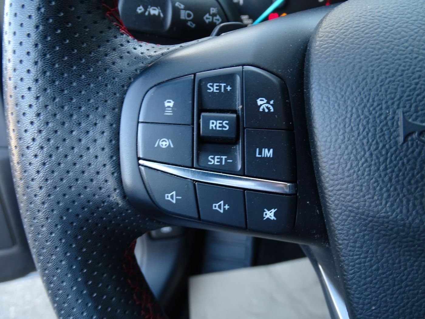 Ford Focus Turnier 1.5 EcoBlue ST-Line ACC+LED+Navi