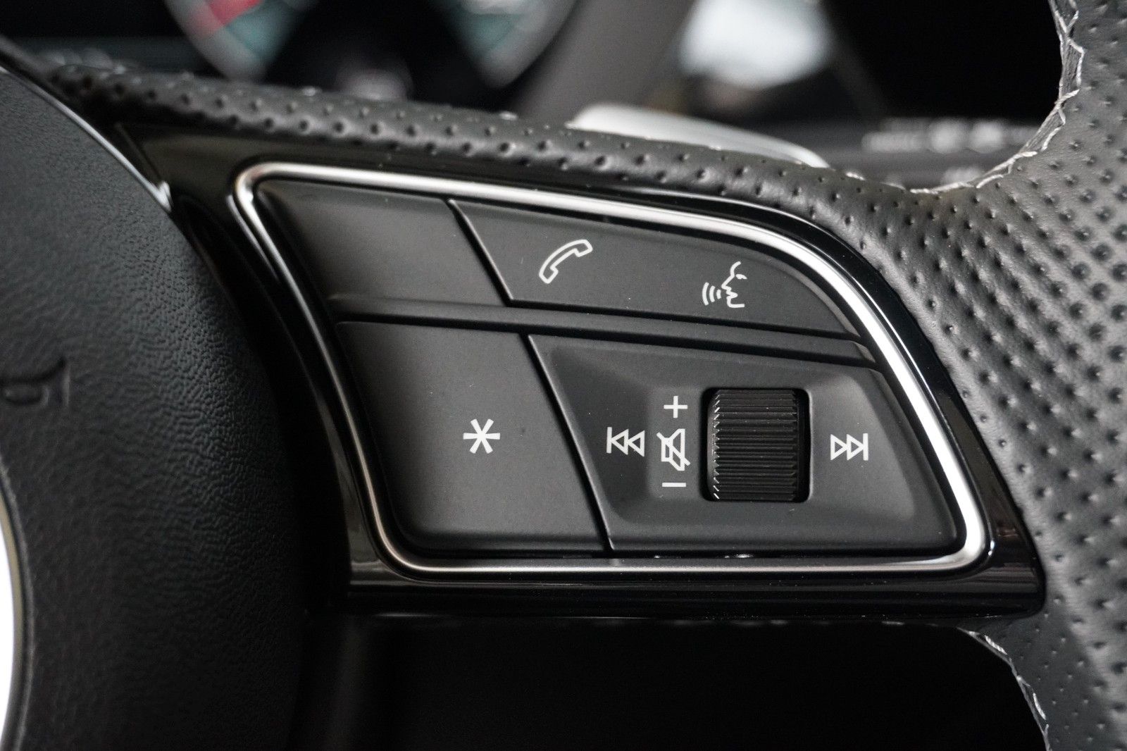 Audi A3 Sportback S-Line 35 TFSI S-Tronic - Samsaru's Car Outlet