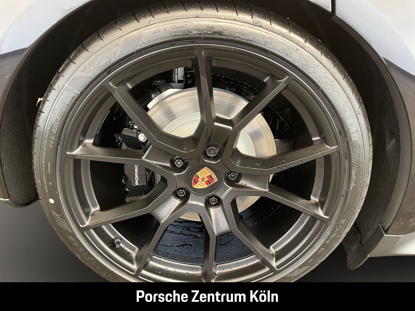 Porsche Taycan GTS Sport Turismo HA-Lenkung InnoDrive