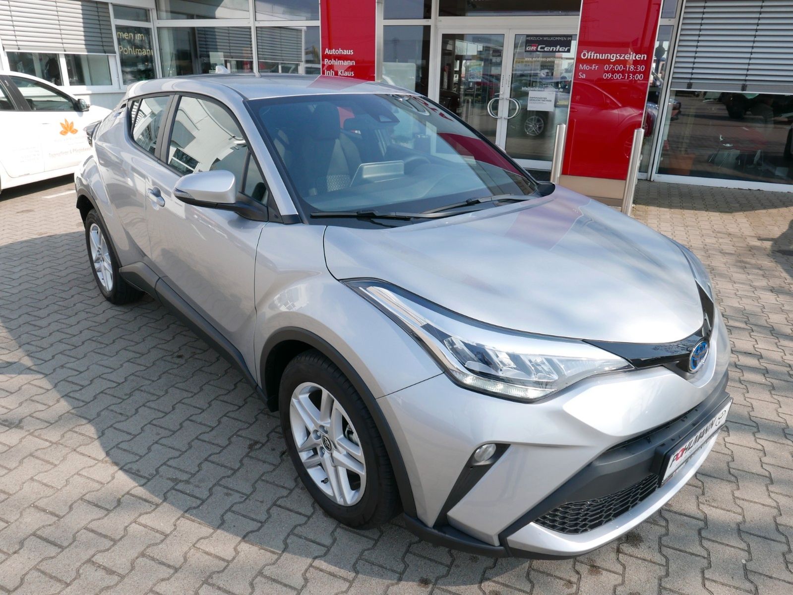 Toyota C-HR Hybrid Flow - Samsaru's Car Outlet