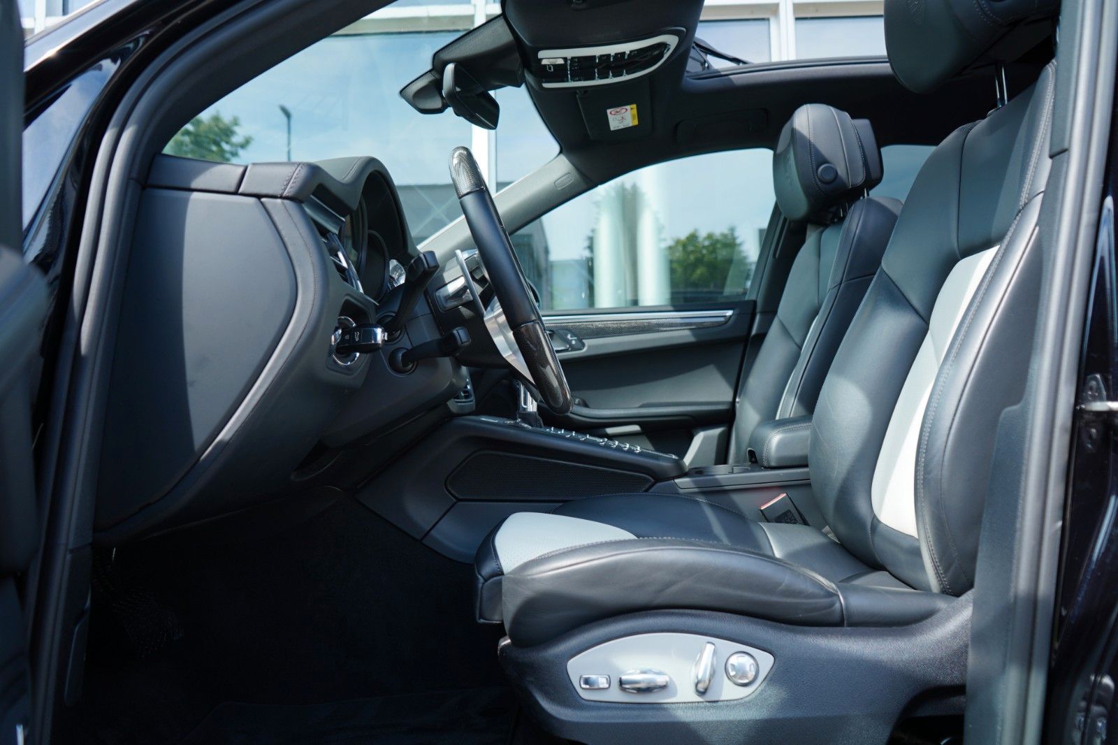 Porsche Macan S - Samsaru's Car Outlet