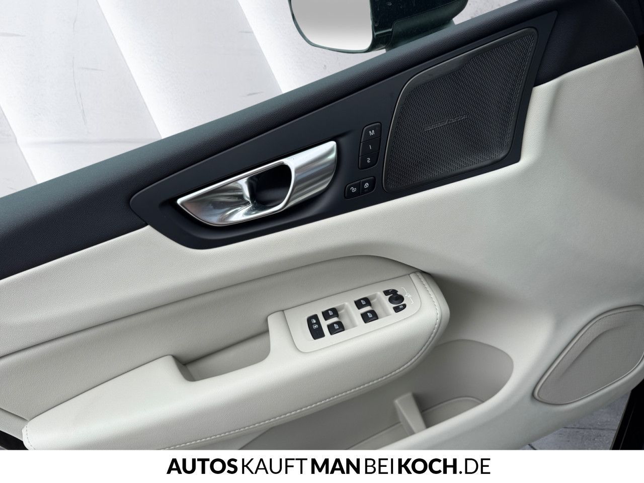 Volvo XC60 T6 AWD Plug-in Hybrid Ultra Bright - Samsaru's Car Outlet