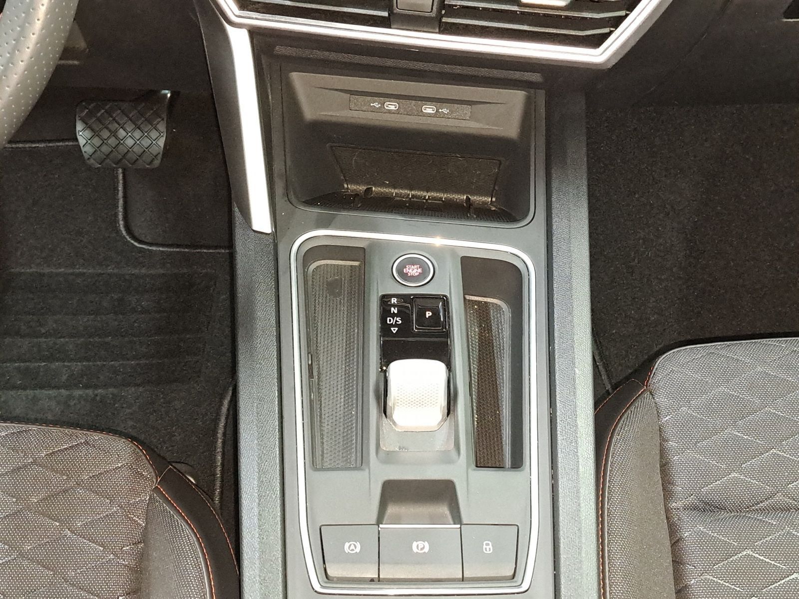 Seat Leon Sportstourer FR 2.0 TDI LED*RFK*AHK*CarPlay