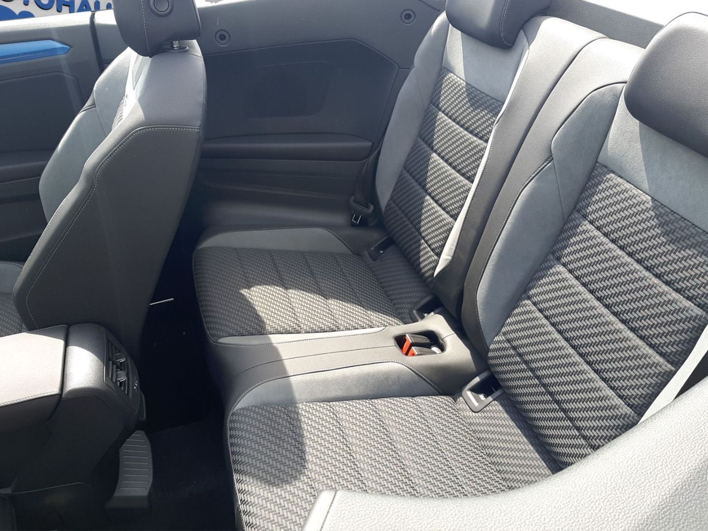 Volkswagen T-Roc R-LINE - Samsaru's Car Outlet