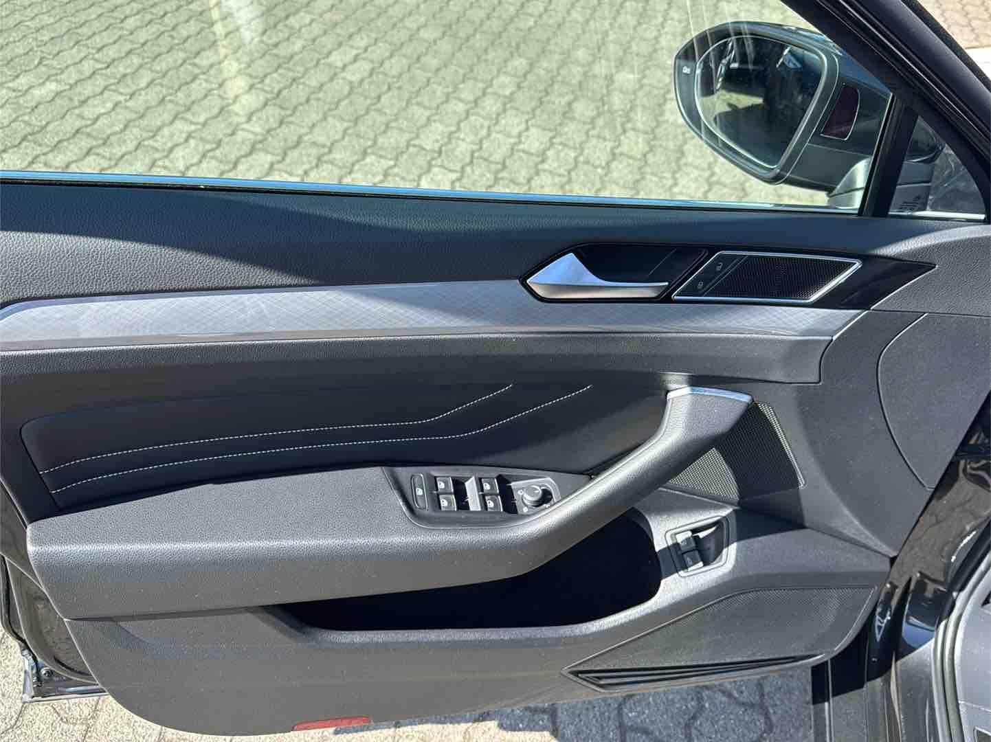Volkswagen Passat Variant GTE - Samsaru's Car Outlet
