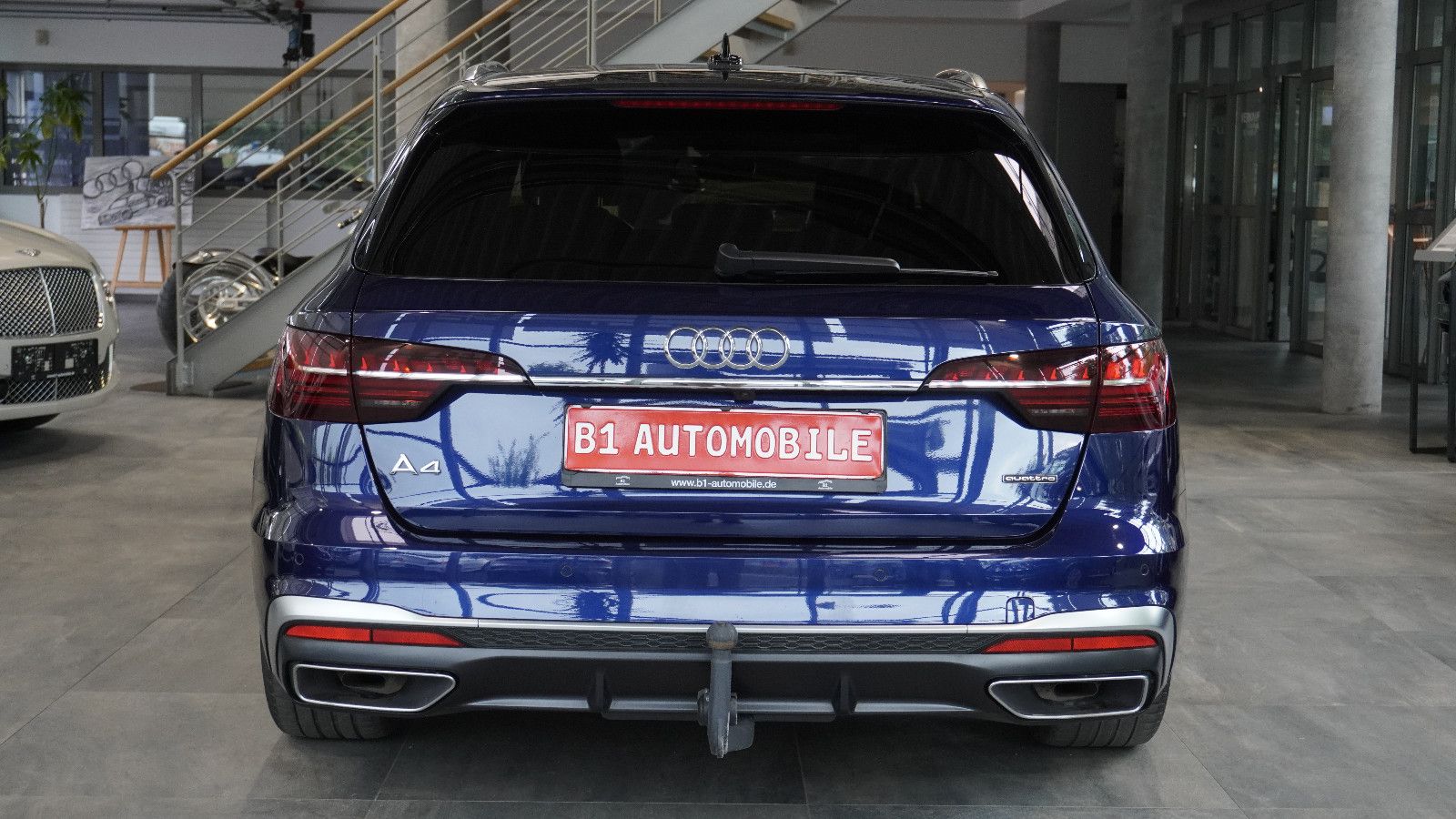 Audi A4 Avant 40 TFSI quattro S line - Samsaru's Car Outlet