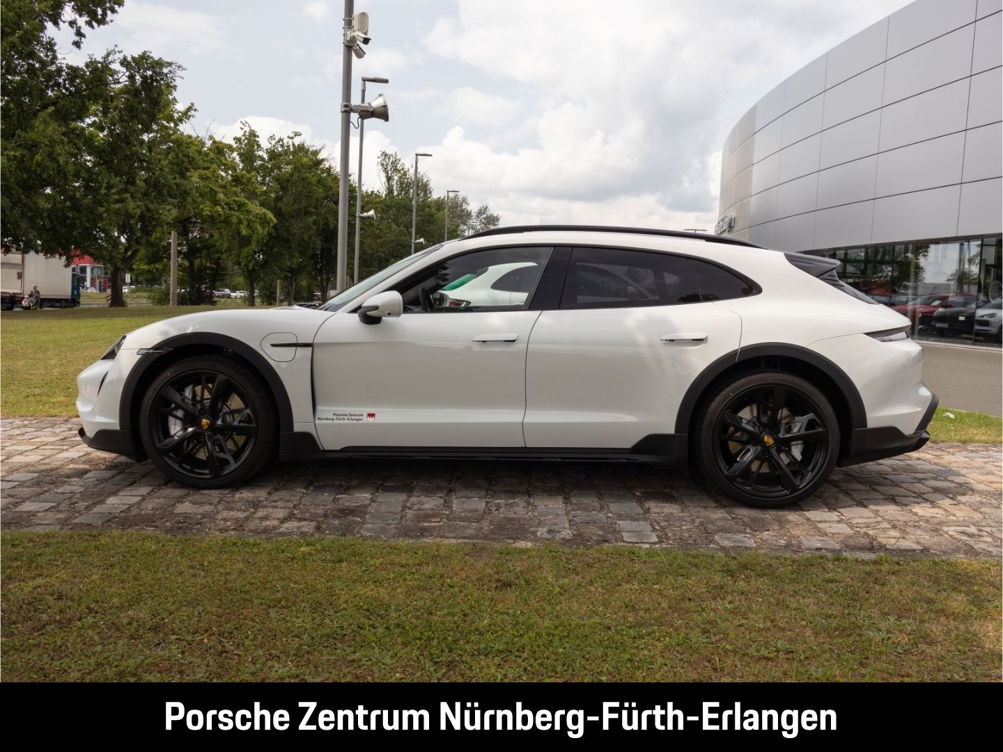 Porsche Taycan Turbo Cross Turismo Burmester HUD InnoDri